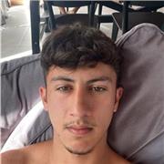 Profesor de apoyo escolar especializado en ayudar a niños en deberes de forma online